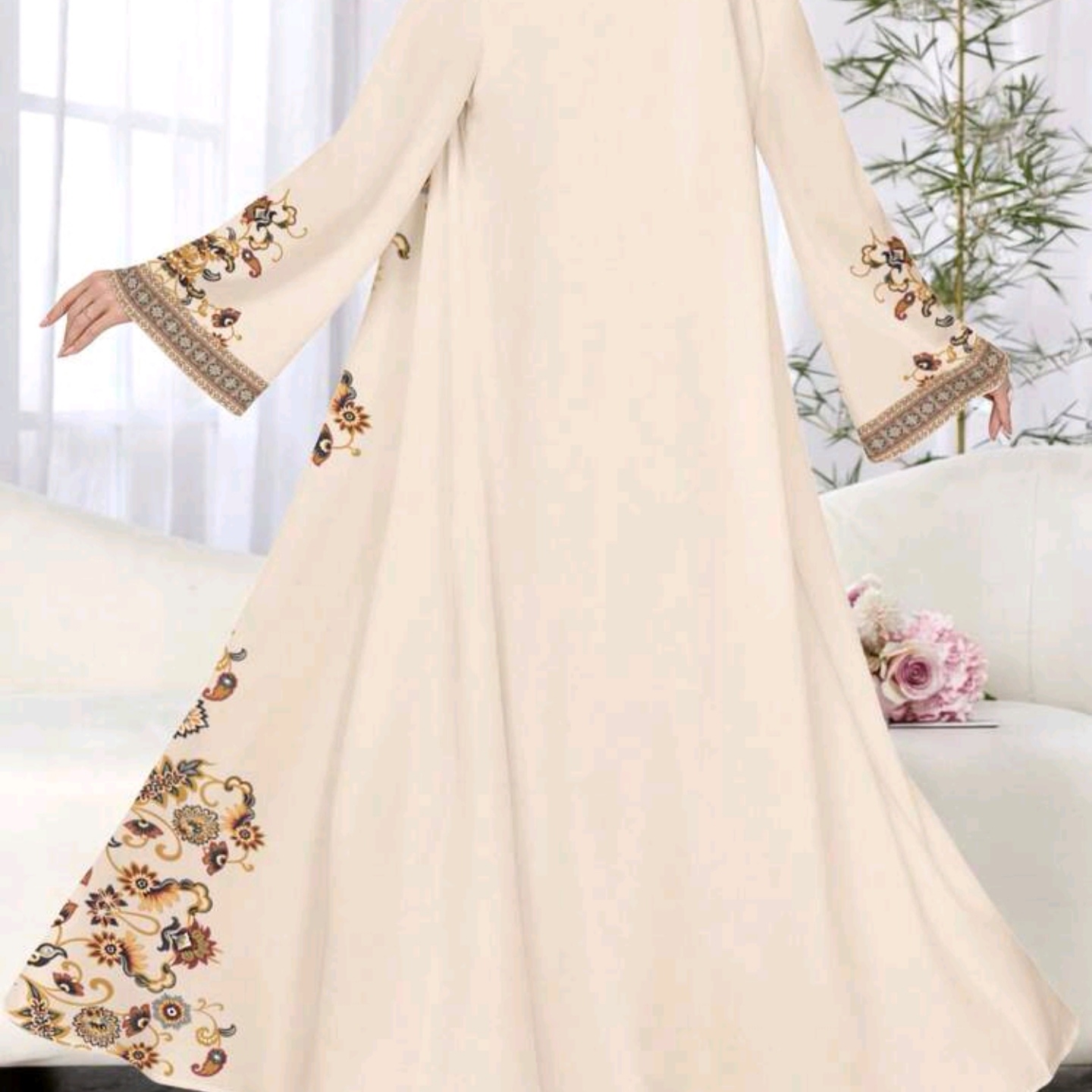 عباية نسائية منقوشة